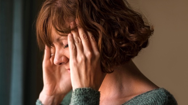 Kopfschmerzen: Nach einer Covid-19-Erkrankung klagen einige Patienten über anhaltende Schmerzen. (Quelle: Getty Images/NickyLloyd)