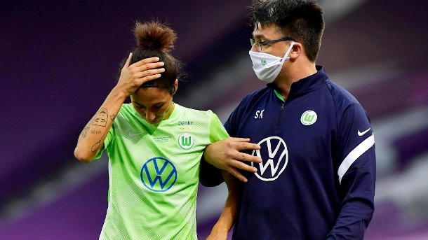 Enttäuscht: Wolfsburgs Doorsun musste verletzt raus. (Quelle: Reuters)