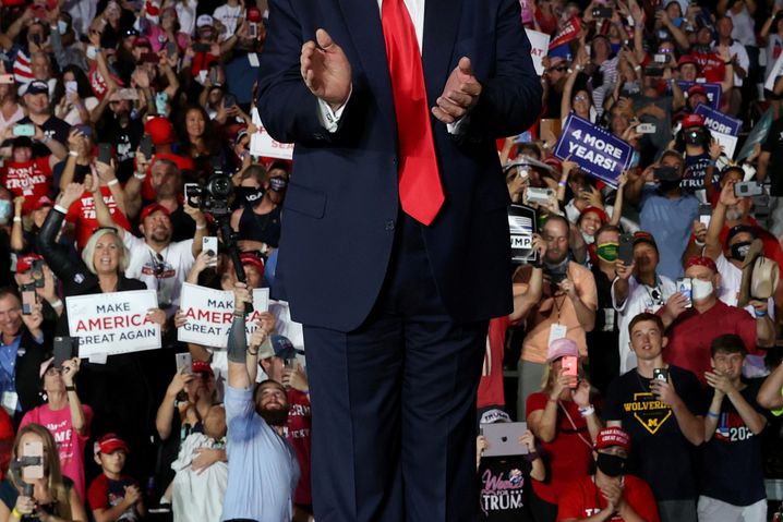 Trump und seine Unterstützer beim Wahlkampftreffen in Florida