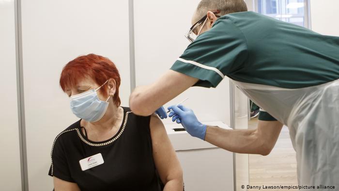 Impfung gegen die Koronapandemie in Großbritannien 