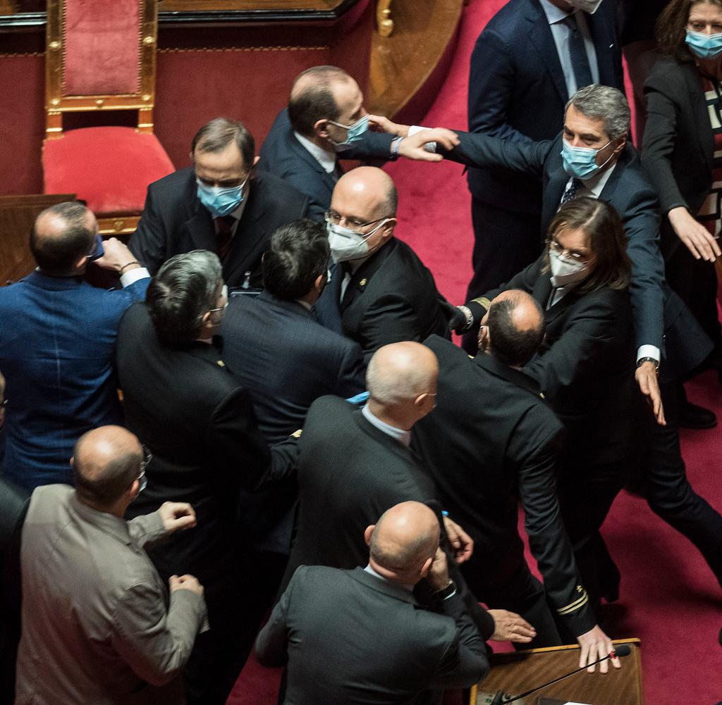 Kampf im italienischen Senat