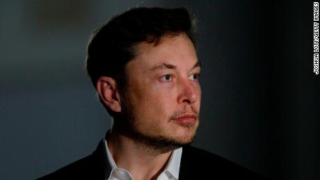 Elon Musk stellt Implantate her, um das Gehirn mit einem Smartphone zu verbinden
