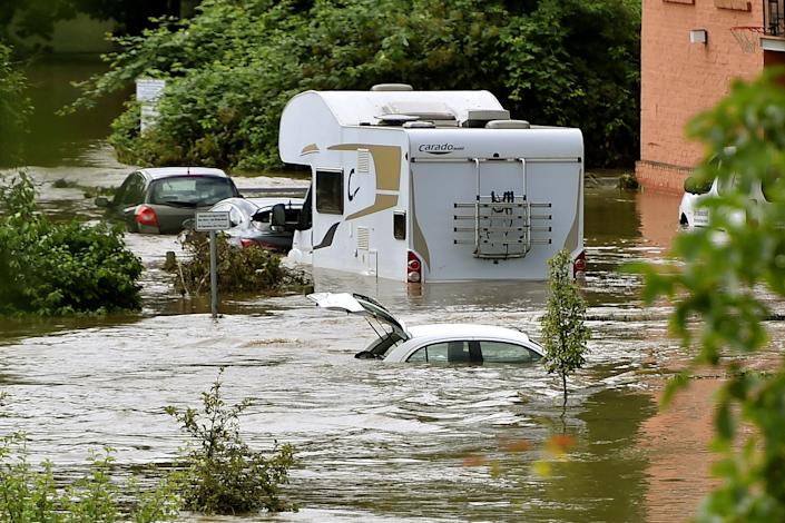 Ruhrauen bei Heves und Herbede sowie Teile der In-der-See-Straße wurden am Donnerstag nach anhaltenden Regenfällen überschwemmt. 
