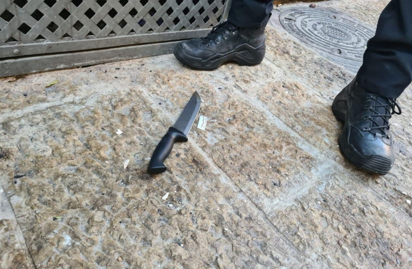     Messer, das bei einem versuchten Messerangriff in der Nähe des Tempelbergs verwendet wurde (Kredit: POLICE ISRAEL)
