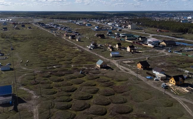 Russlands abgelegener Permafrost taut auf, bedroht Häuser, alarmiert Wissenschaftler