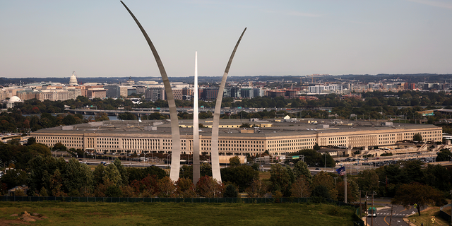 DATEI: Das Pentagon-Gebäude ist am 9. Oktober 2020 in Arlington, Virginia, USA, zu sehen. 