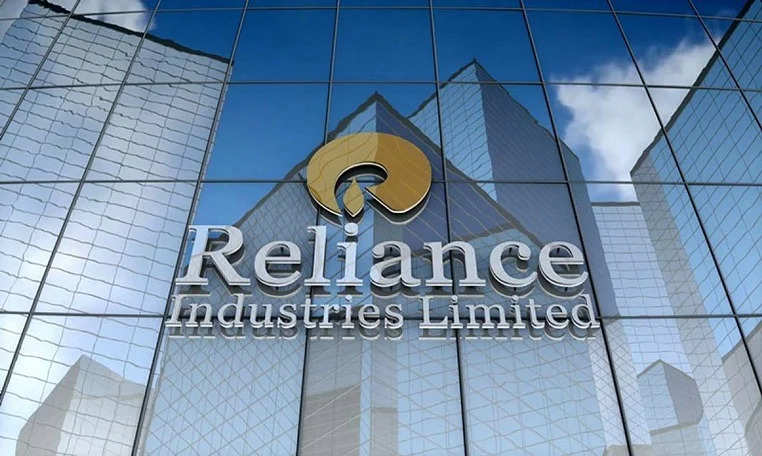 Unterdessen kündigte Reliance Anfang dieses Jahres an, 600 Milliarden Rupien (8,08 Milliarden US-Dollar) in den Bau von vier 