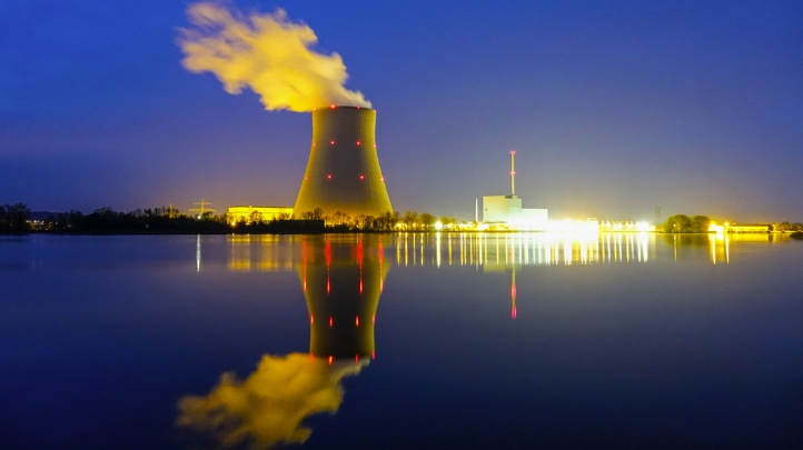 Im Bild: Kernkraftwerk an der Isar in Bayern