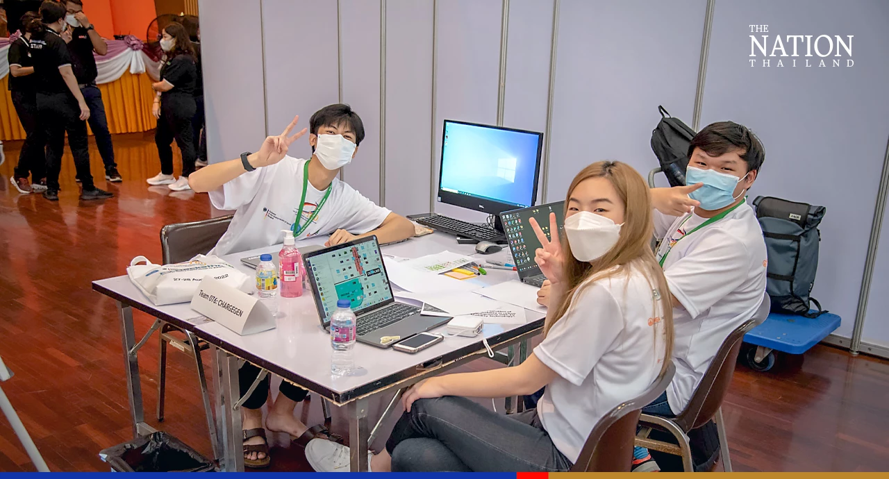Junge Thailänder nehmen am „EV Hackathon“ teil, einem Kreativwettbewerb zum 160-jährigen Jubiläum der diplomatischen Beziehungen zwischen Thailand und Deutschland