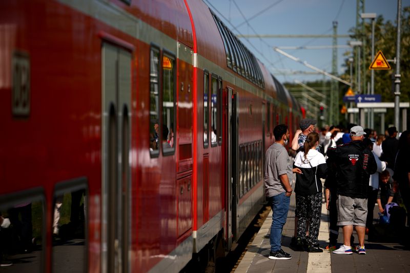 Experten sagen, billige öffentliche Verkehrsmittel könnten die deutsche Inflation dämpfen