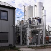 Eine Kohlendioxid-Abscheidungseinheit, die an einen Biomassegenerator in Egchel, Niederlande, angeschlossen ist.  |  Reuters