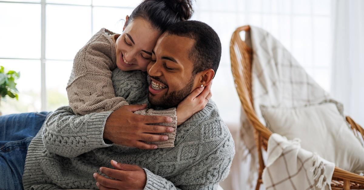 Kuscheln kann Ihnen helfen, sich zu fühlen – Neugeburt und Oxytocin