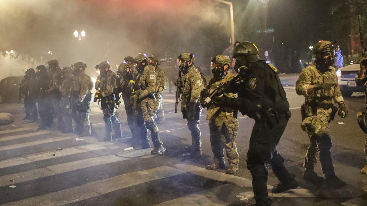 USA: Proteste eskalieren – Milizen, Brandstifter und tödliche Schüsse