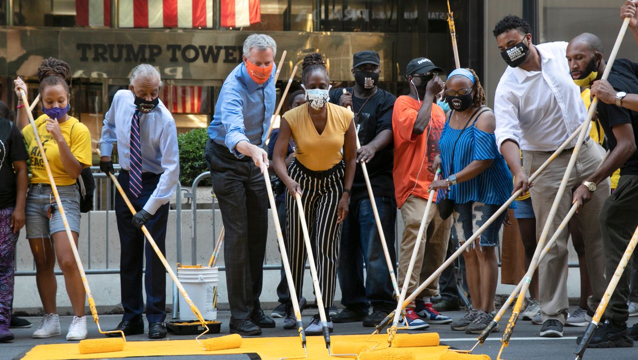 Le maire de New York peint l'inscription "Black Lives Matter"