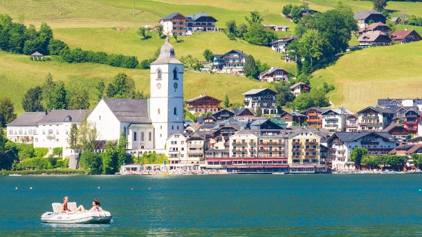 St. Wolfgang in Oberösterreich: In dem Touristenort am Wolfgangsee häufen sich die Corona-Fälle. (Quelle: imago images/Volker Preußer)
