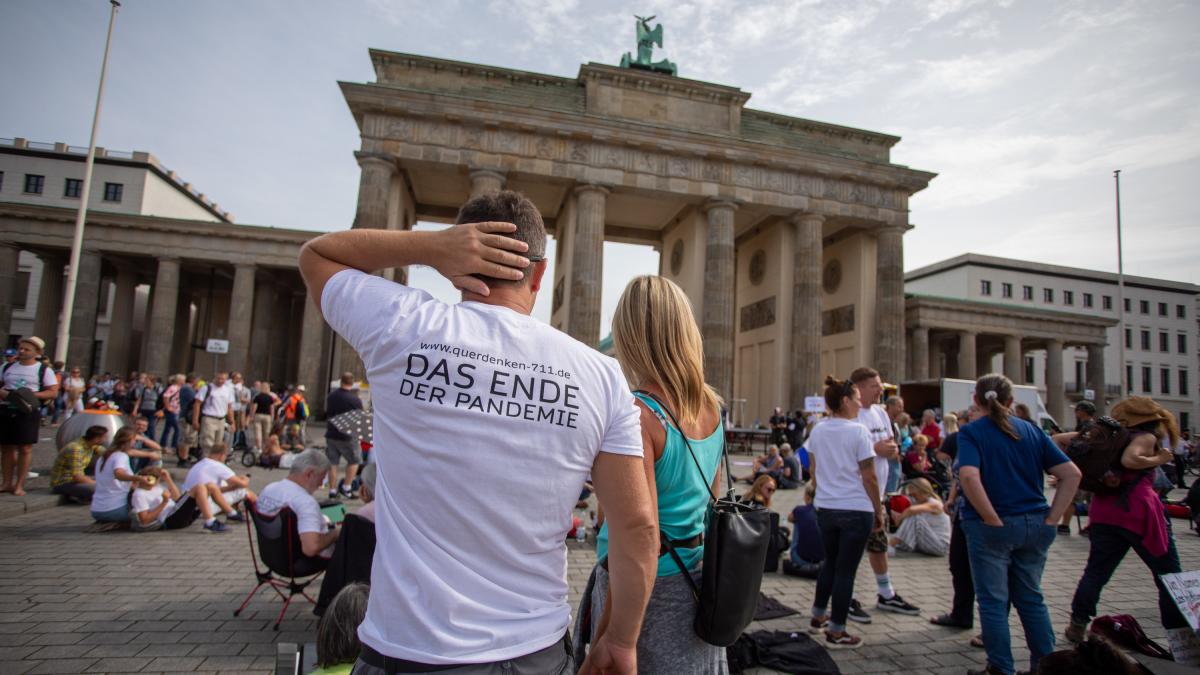 Corona-Demo Berlin: Versammlung verlagert sich zum Brandenburger Tor