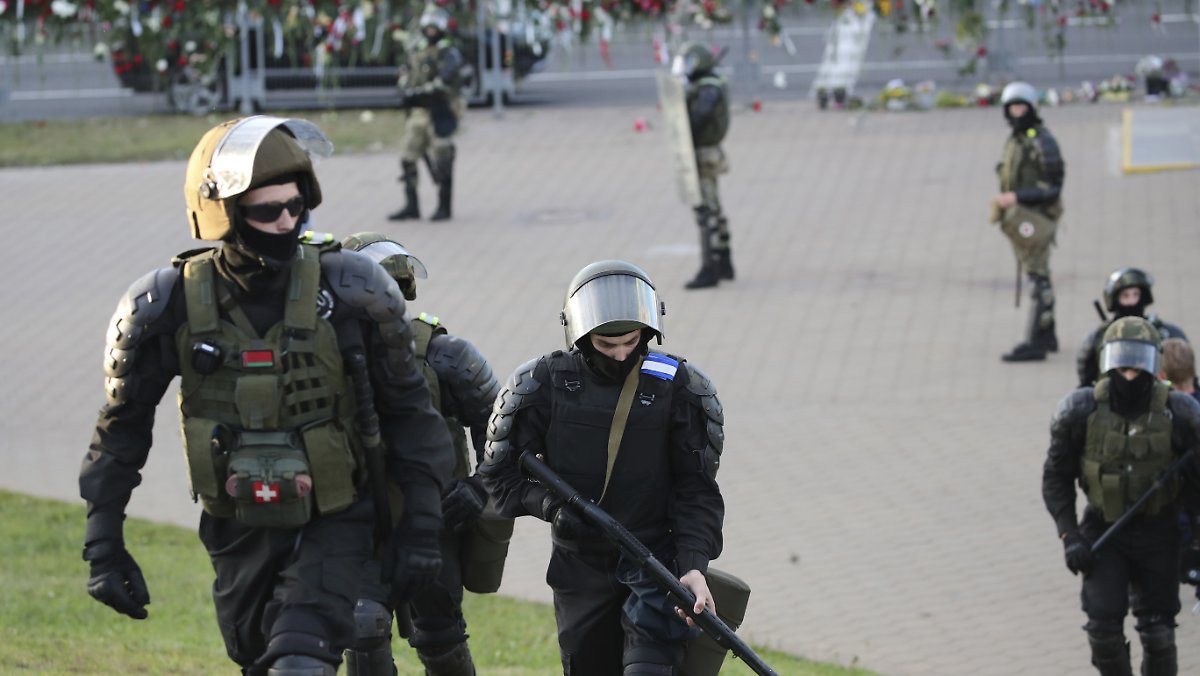 Proteste in Belarus: Polizei prügelt Demonstranten nieder