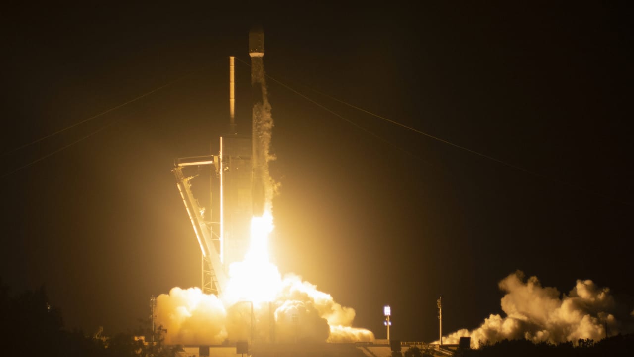 Von Deutschland aus zu sehen: SpaceX schießt 57 Satelliten ins All - News Ausland