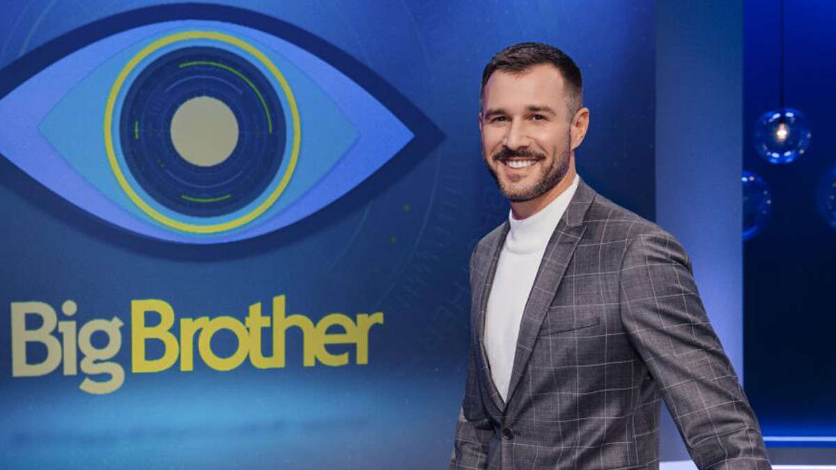 „Promi Big Brother“-Moderator Jochen Schropp begeht klaren Corona-Fehler - Zuschauer entsetzt: „Heuchlerisch“
