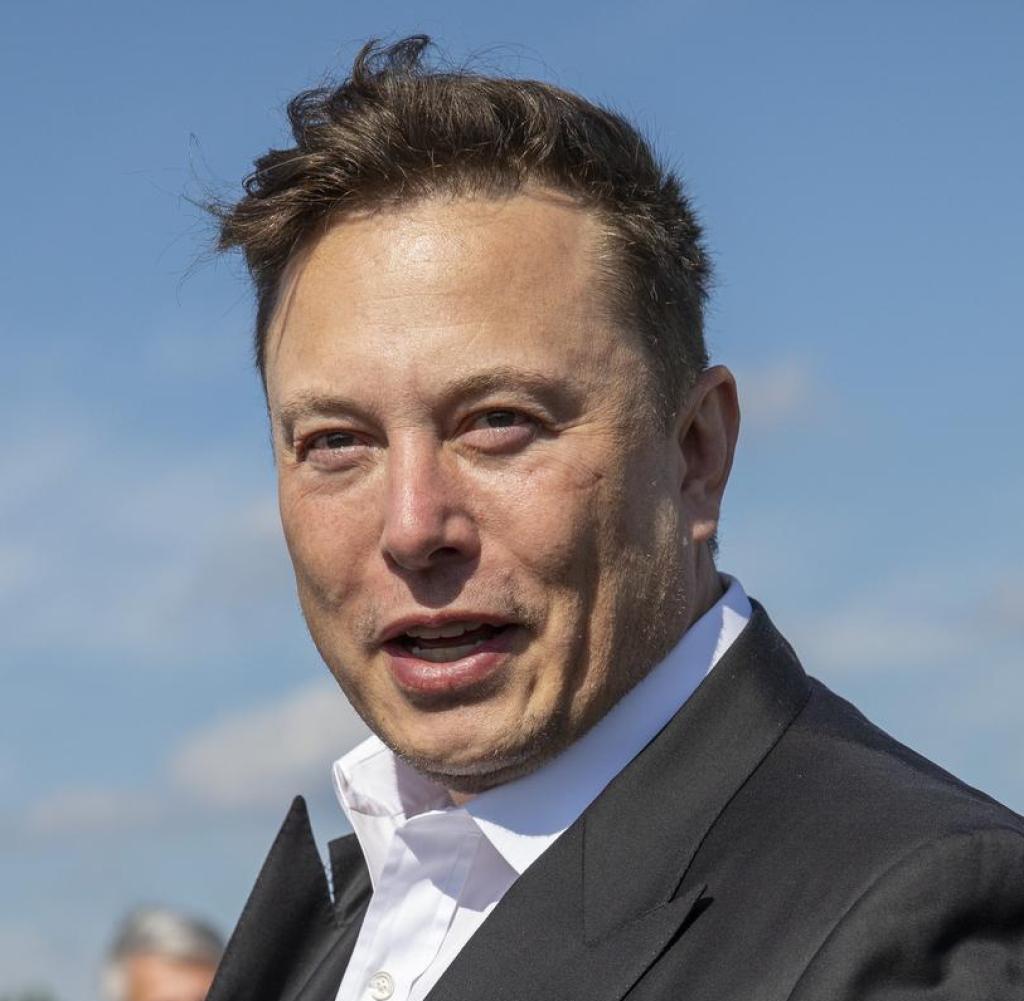 Gute Laune in Grünheide: Elon Musk