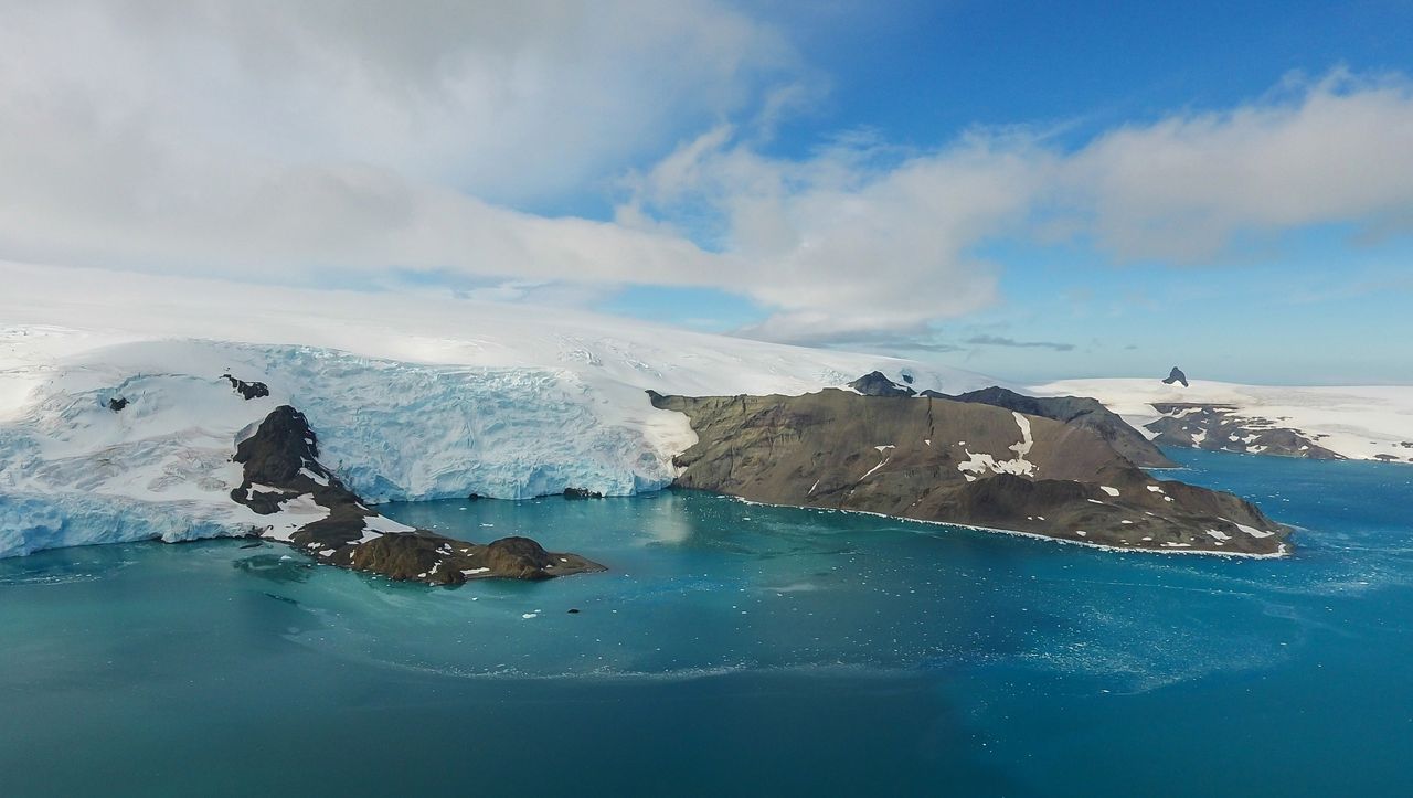 Antarktisches Eis: Simulationen warnen vor langfristigem Auftauen