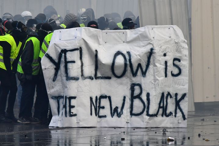 Der schwarze Block mit einer gelben Meldung: "Gelb ist das neue Schwarz"