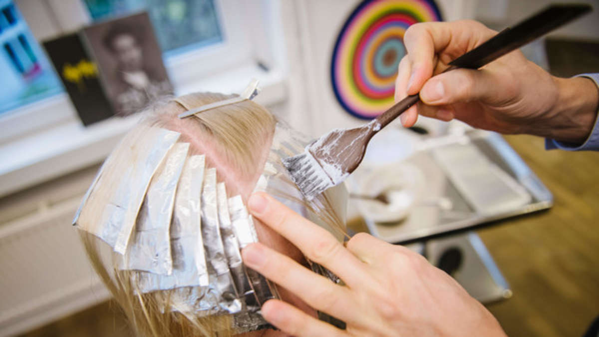 Kann Haarfärbung Krebs verursachen?  Studiere mit neuem Wissen