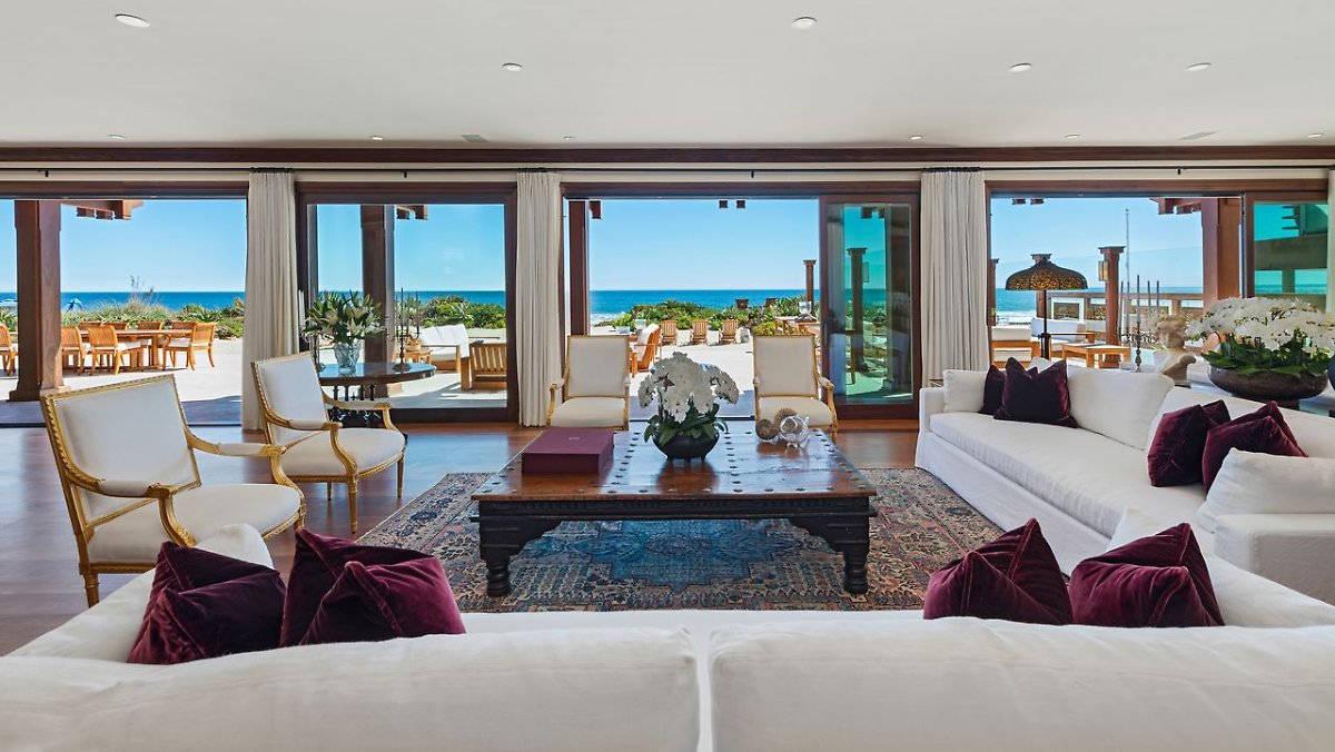 Stolzer Preis für Malibu Eigentum: Pierce Brosnan Zimmer mit Luxusvilla