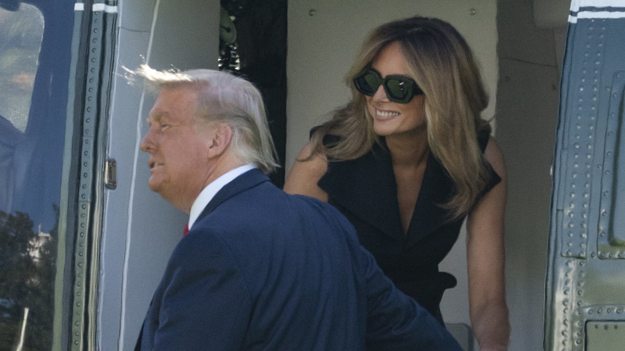 Melania Trump: Leuchtet die First Lady hier - oder ein Doppelgänger?  - Politik im Ausland