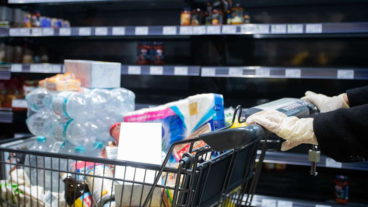 Hamsterkäufe dank Corona: erste Supermärkte mit wachsender Nachfrage