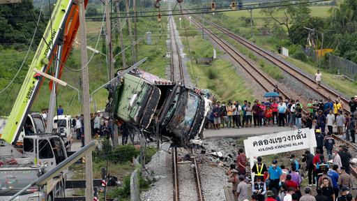 Thailand: tot bei Zug- und Buskollision