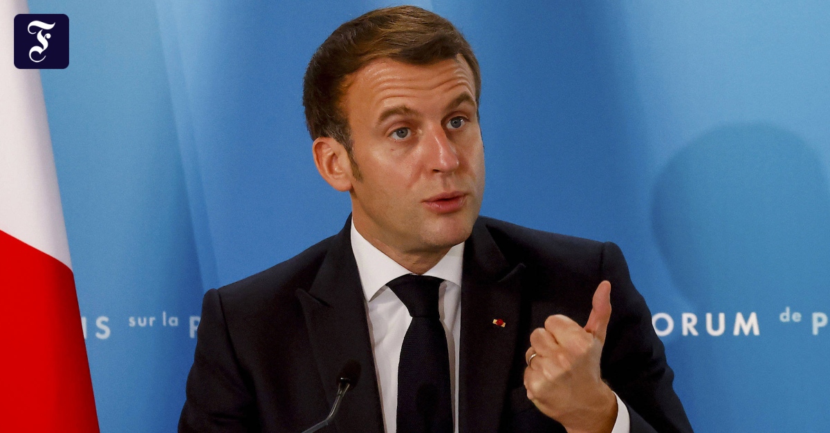 Macron gegen die Verteidigungsposition von AKK
