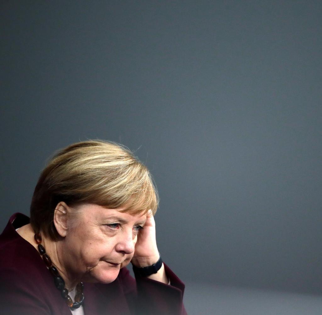 Angela Merkel nach ihrer Rede am Donnerstag.  Sie kennt den Schwachpunkt ihrer Corona-Strategie