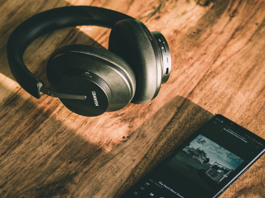 Die aktive Geräuschunterdrückung von Huawei FreeBuds Studio filtert fast alle störenden Geräusche heraus