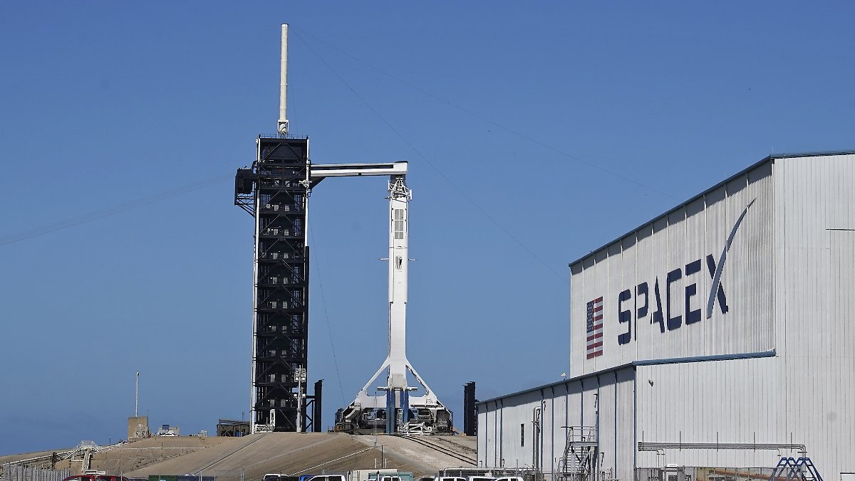 Astronauten müssen geduldig sein: SpaceX verschiebt den Start der ISS-Rakete