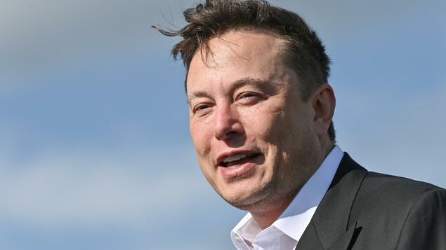 Elon Musk ist bei BER gelandet: Tesla-Chef bittet Ingenieure um Casting in Grünheide - Berlin