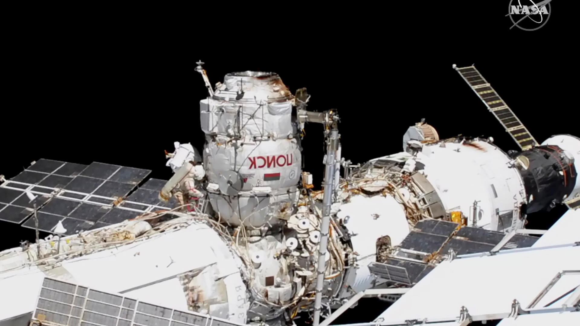 ISS: Russische Astronauten machen einen Spaziergang im Weltraum