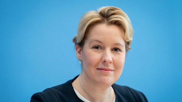 Plagiatsfall der Familienministerin: Franziska Giffey gibt ihre Promotion auf - SPD-Angriff FU - Berlin