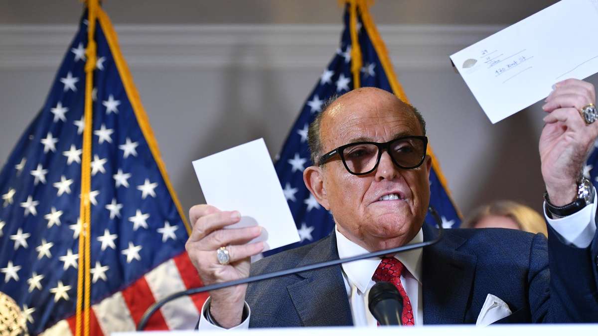 Rudy Giuliani, Donald Trumps Frontkämpfer im freien Fall