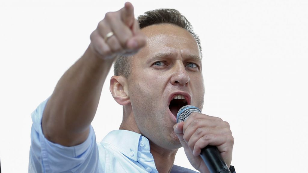 Russland droht, Putins Kritiker Navalny ins Gefängnis zu bringen, wenn er nicht sofort zurückkehrt