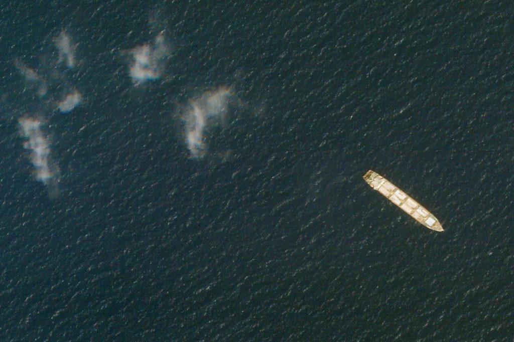 Das iranische Schiff, von dem angenommen wird, dass es eine Truppenbasis am Roten Meer ist, wurde angegriffen