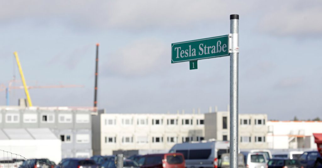 Tesla beschwert sich, dass die deutsche Bürokratie seine neue Fabrik verzögern könnte.