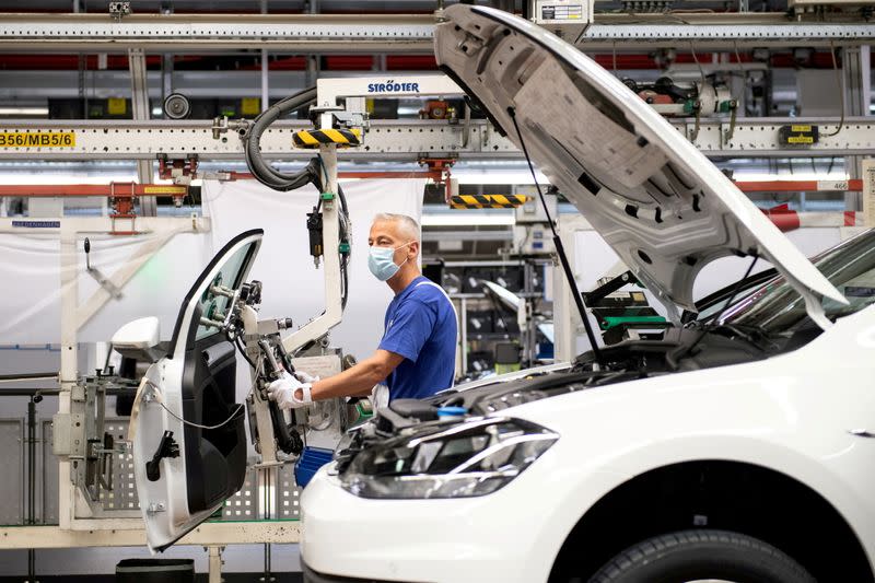 Deutsche Fabriken starten Rekrutierungsrausch, um die hohe Nachfrage im April-PMI zu befriedigen