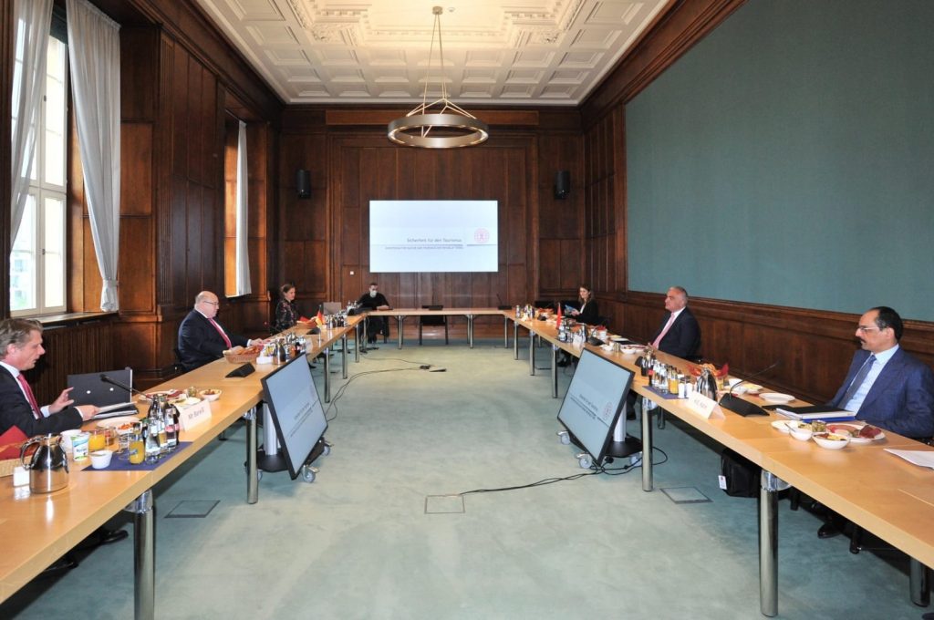 Hochrangige türkische und deutsche Beamte diskutieren bei ihrem Treffen in Berlin über Tourismus