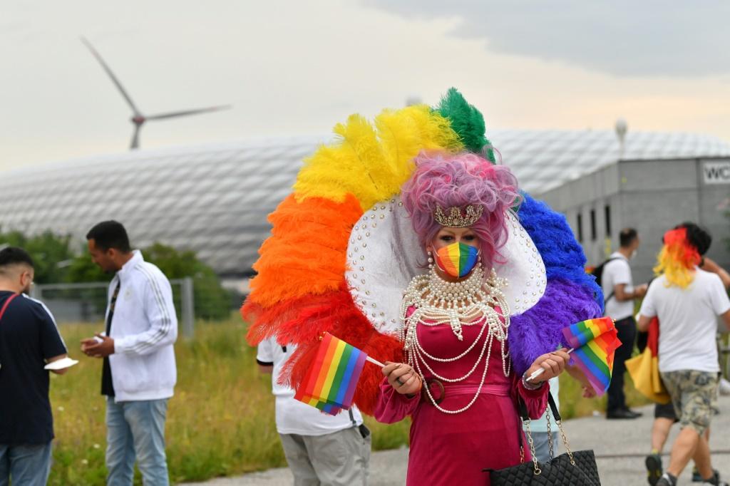 Fan tauchte als Dragqueen verkleidet beim Münchner Spiel auf