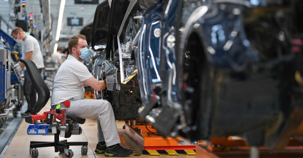 Die Prognose für die deutsche Autoproduktion wurde aufgrund der anhaltenden Lieferkettenprobleme gesenkt
