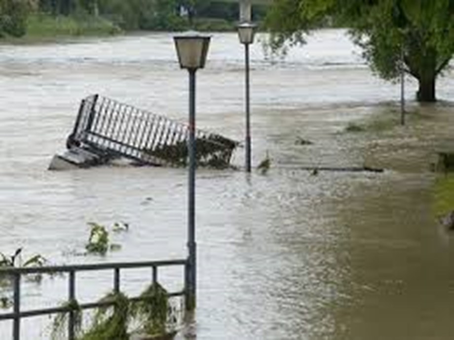 Ein Toter, Hunderte evakuiert bei Monsterfluten in Deutschland