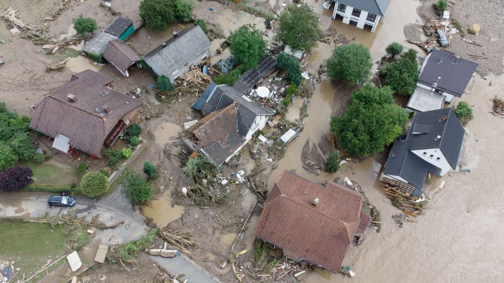 Mehr als 1.000 Vermisste nach verheerenden Überschwemmungen in Deutschland, mehr als 100 Tote