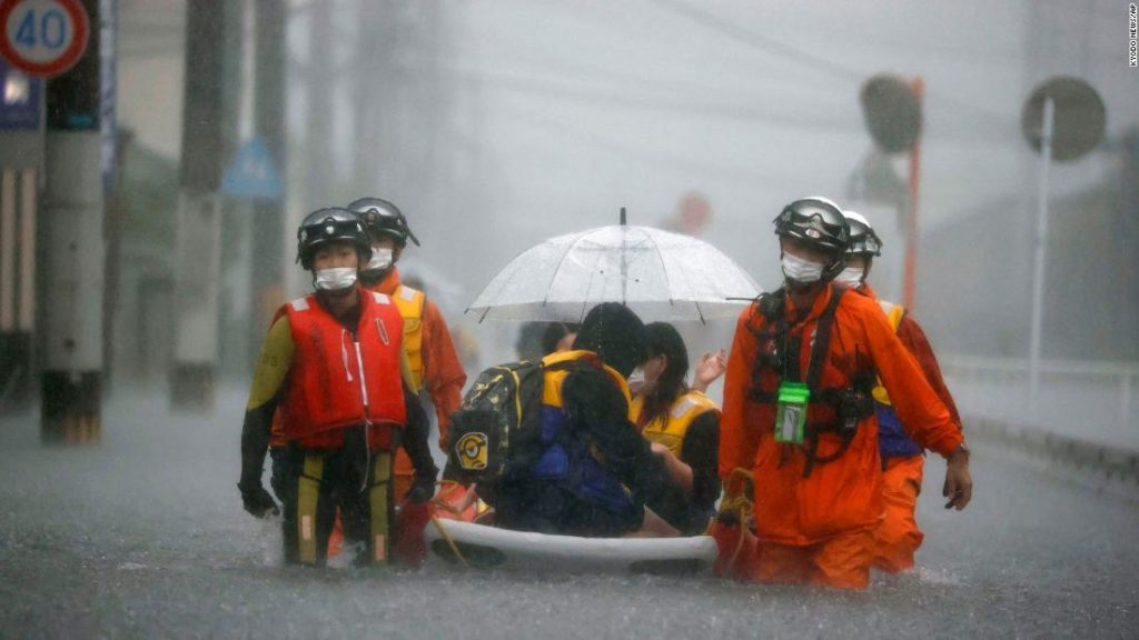 Fünf Millionen Menschen in Japan auf Evakuierungsbefehl, als Regen die Südküste trifft