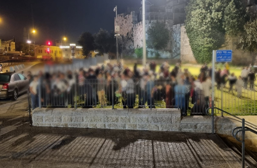694 illegal in Israel lebende Palästinenser in der Nähe der Altstadt von Jerusalem festgenommen